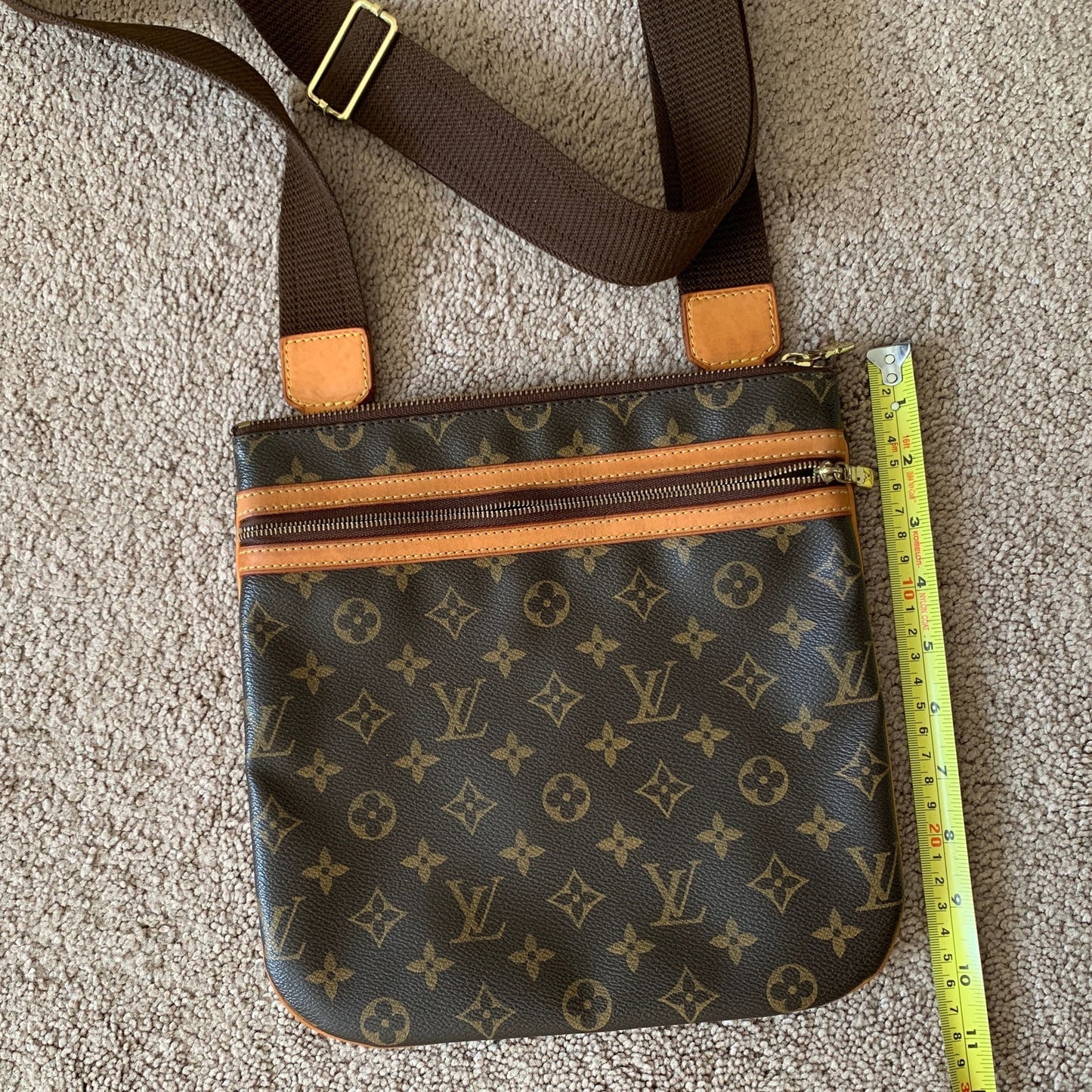 LV1015 Louis Vuitton men's or unisex messenger crossbody bag