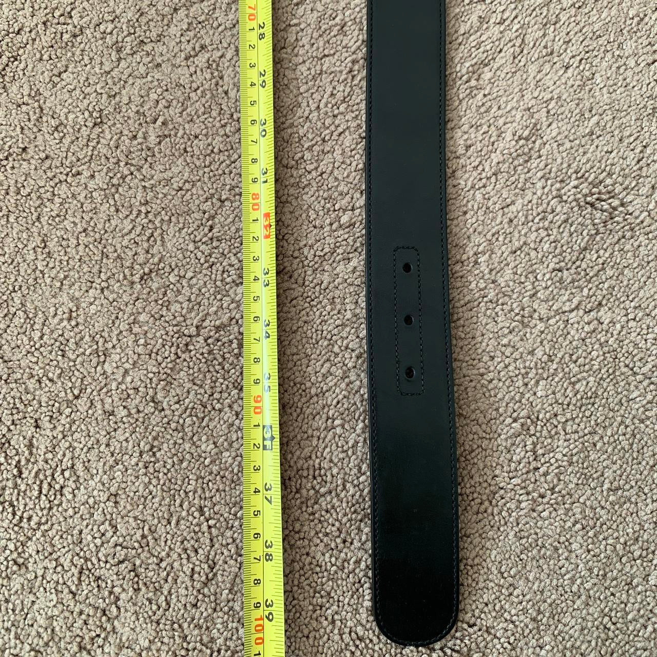 Authentic unisex Gucci black leather belt with silver color interlocking buckle