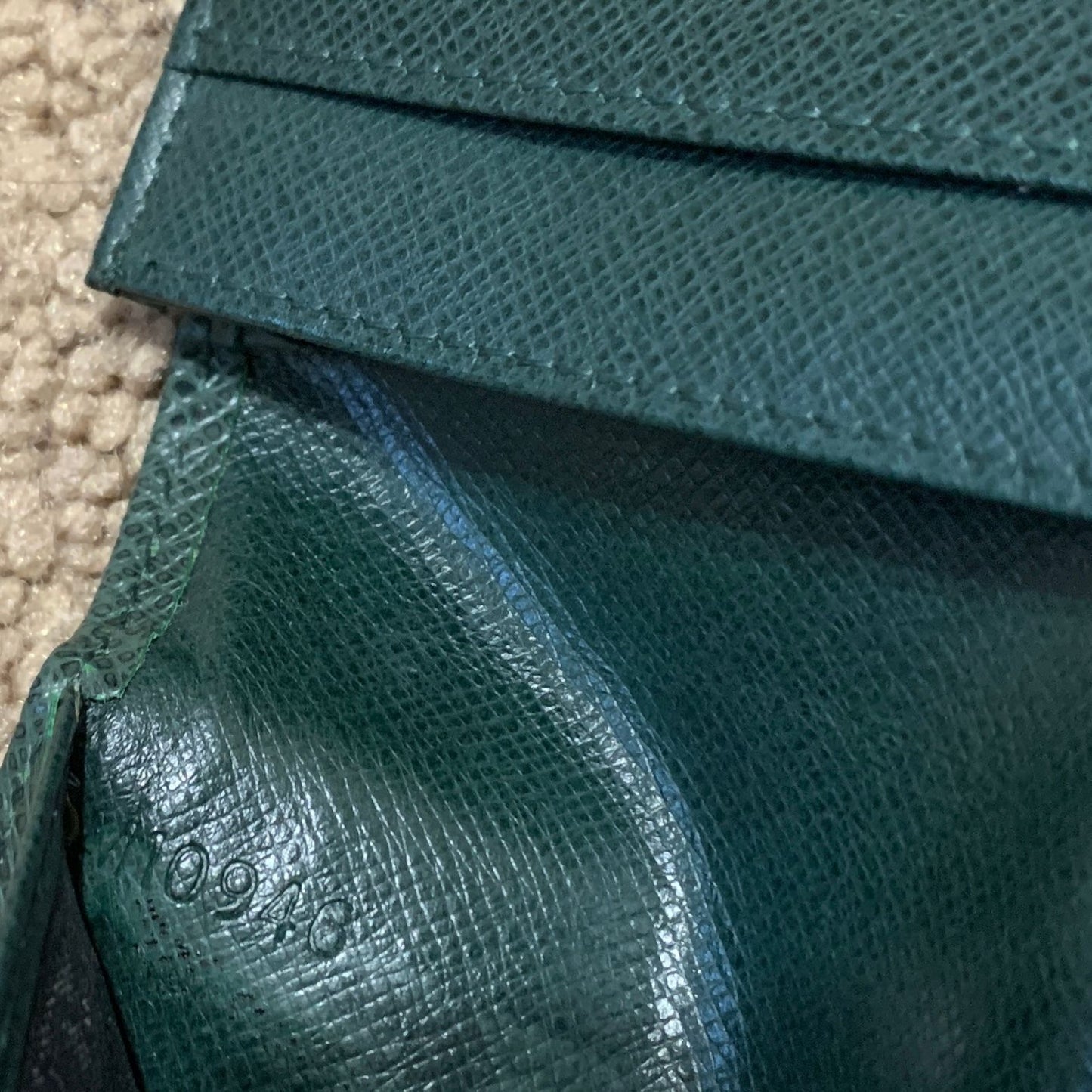 LV1052 Louis Vuitton men's green taige leather card holder wallet