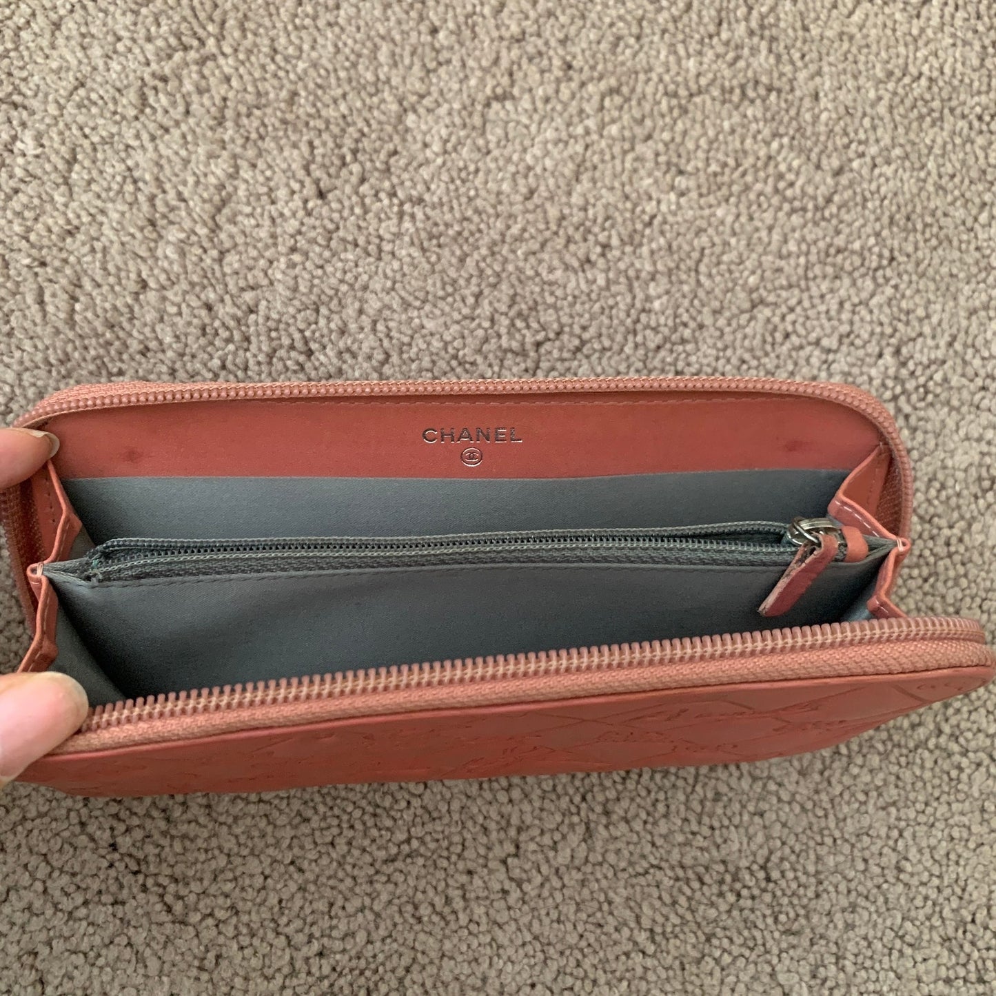 CC1008 rare Chanel women's pink zippy long leather wallet